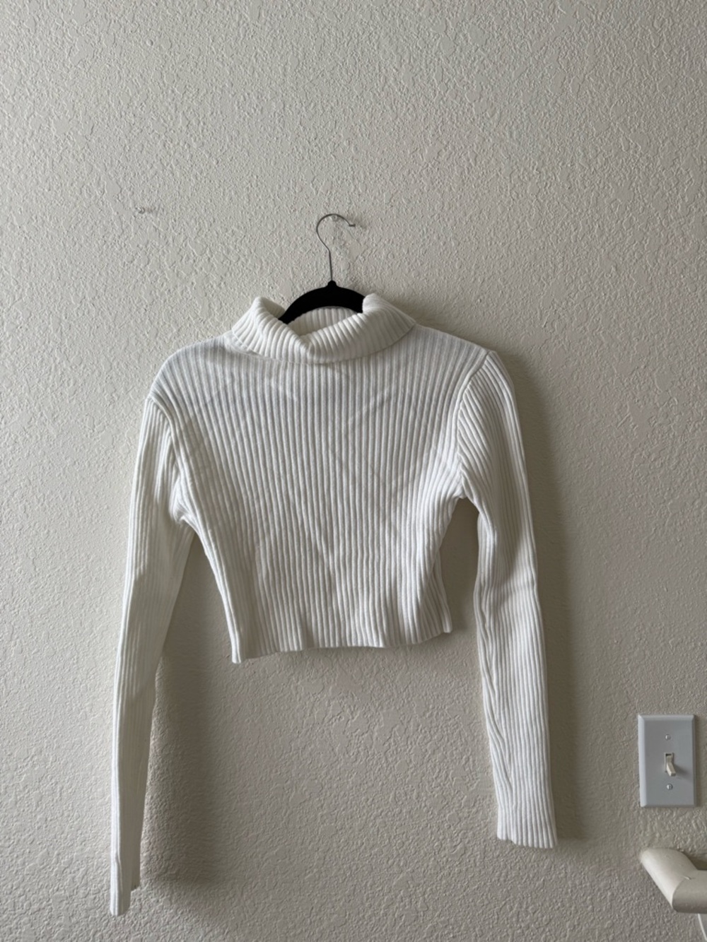 Cropped Ribbed Turtleneck Sweater - White